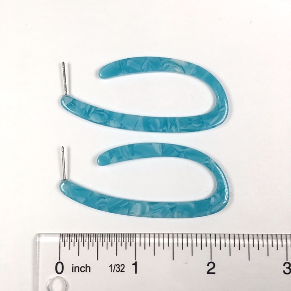 Resin Tortoise Shell Elongated Hoop Earrings - Picture 4 of 4